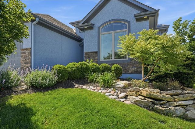 9892 Hollis Lane, Lenexa, KS 66227