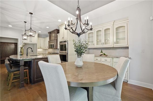 9892 Hollis Lane, Lenexa, KS 66227