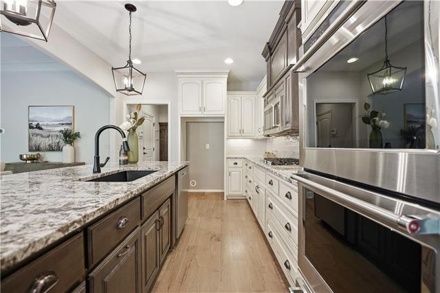 9892 Hollis Lane, Lenexa, KS 66227