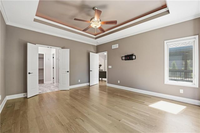 9892 Hollis Lane, Lenexa, KS 66227