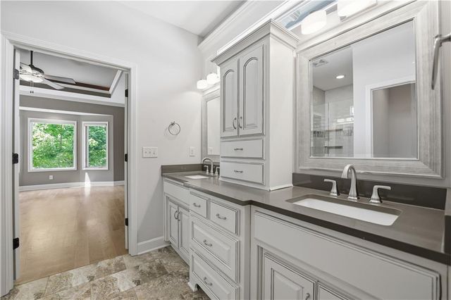 9892 Hollis Lane, Lenexa, KS 66227