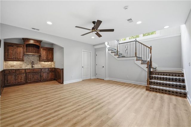 9892 Hollis Lane, Lenexa, KS 66227