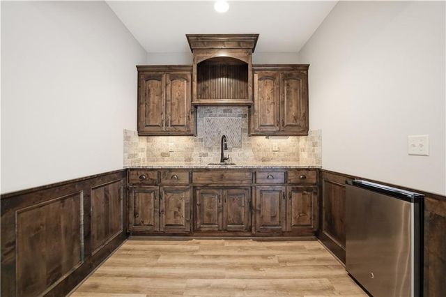 9892 Hollis Lane, Lenexa, KS 66227