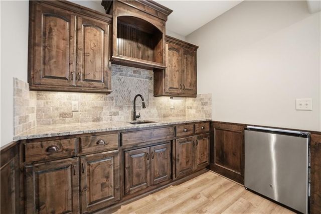 9892 Hollis Lane, Lenexa, KS 66227