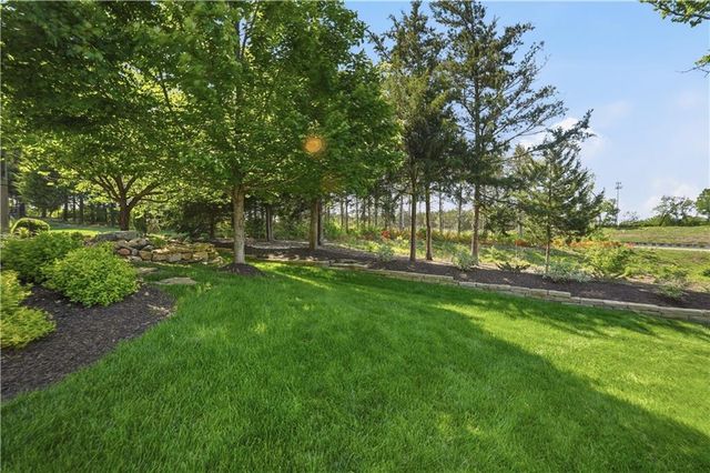 9892 Hollis Lane, Lenexa, KS 66227