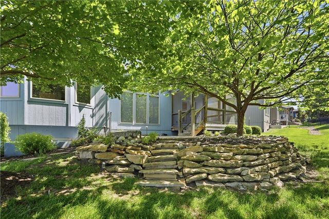 9892 Hollis Lane, Lenexa, KS 66227