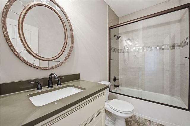 9892 Hollis Lane, Lenexa, KS 66227