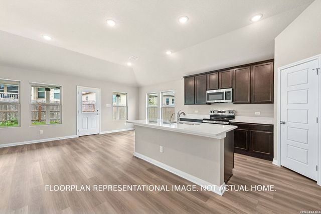 133 GREELEY DR, Floresville, TX 78114