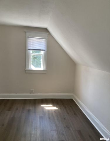 2001 S SPRING Street, Springfield, IL 62704