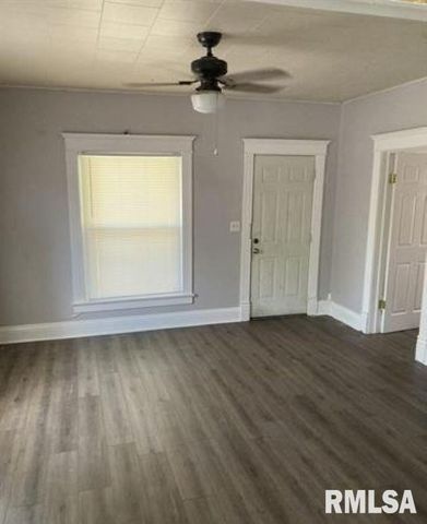 2001 S SPRING Street, Springfield, IL 62704