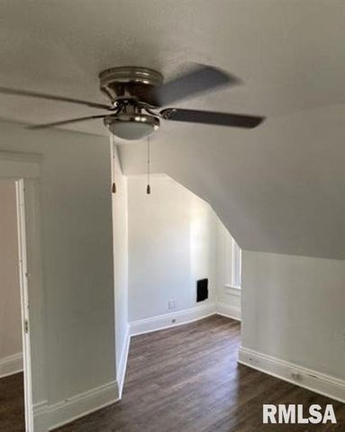 2001 S SPRING Street, Springfield, IL 62704