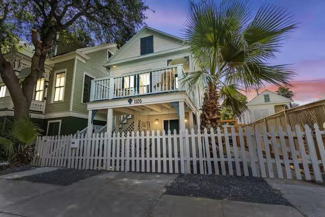 1105 Ball, Galveston, TX 77550