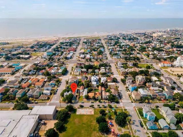 1105 Ball, Galveston, TX 77550