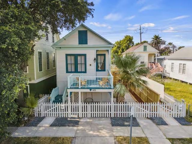 1105 Ball, Galveston, TX 77550