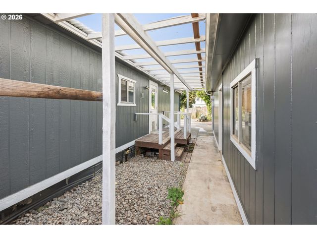 16172 WEDGEWOOD Ln, Brookings, OR 97415