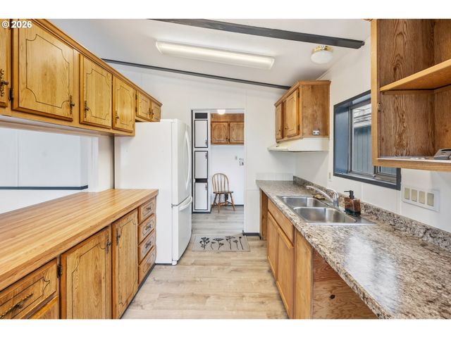 16172 WEDGEWOOD Ln, Brookings, OR 97415