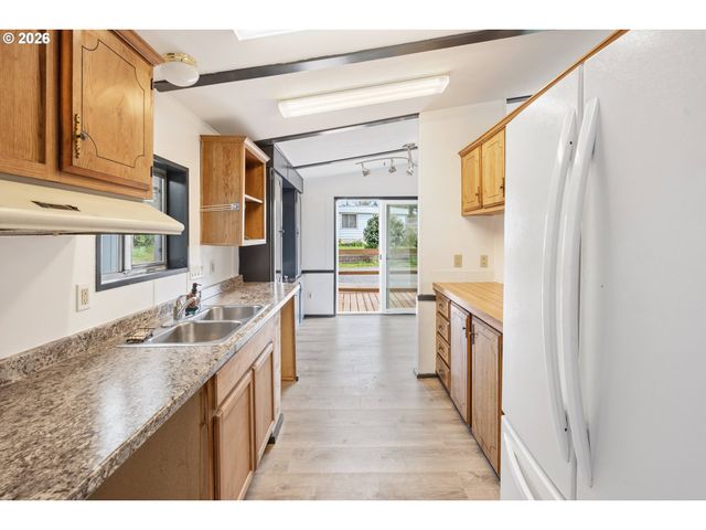 16172 WEDGEWOOD Ln, Brookings, OR 97415