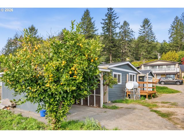 16172 WEDGEWOOD Ln, Brookings, OR 97415