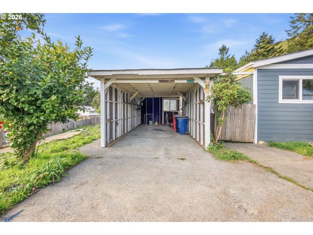 16172 WEDGEWOOD Ln, Brookings, OR 97415
