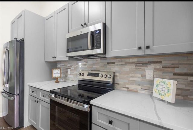 813 Valley Oak Drive, Greensboro, NC 27406
