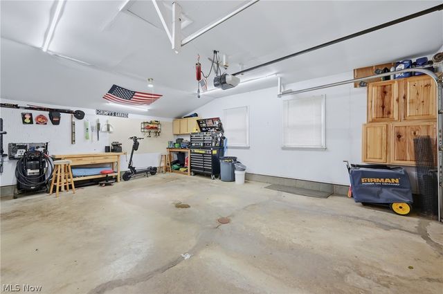 3251 Shadyside Drive, Hubbard, OH 44425