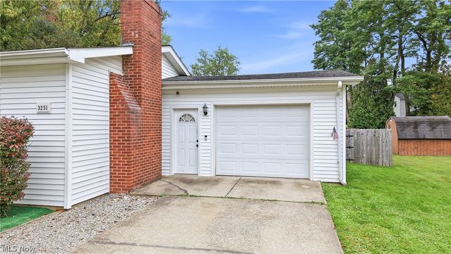 3251 Shadyside Drive, Hubbard, OH 44425