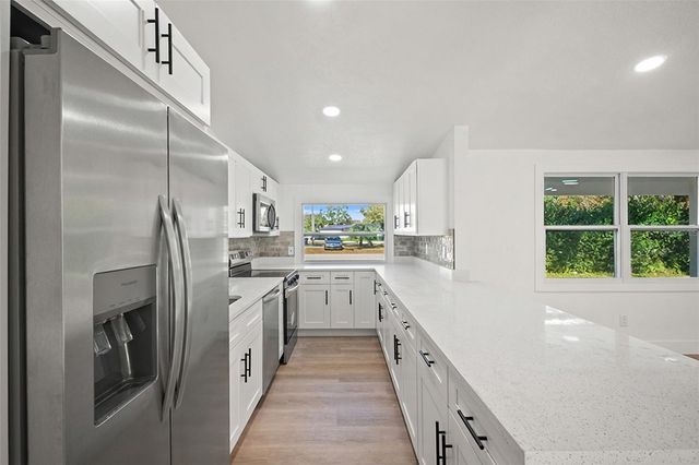 9402 W CLUSTER AVENUE, Tampa, FL 33615