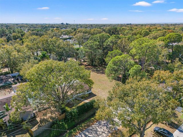 9402 W CLUSTER AVENUE, Tampa, FL 33615