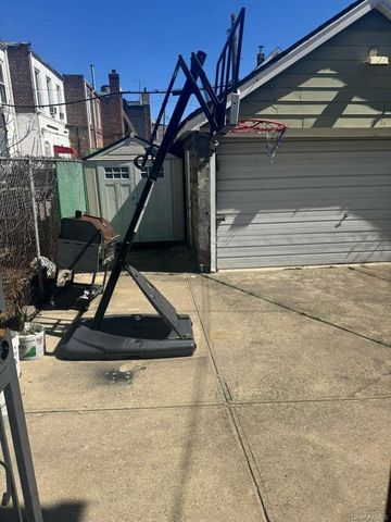 8811 185th Street, Hollis, NY 11423