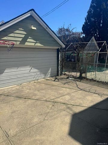8811 185th Street, Hollis, NY 11423