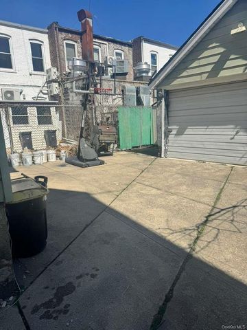 8811 185th Street, Hollis, NY 11423