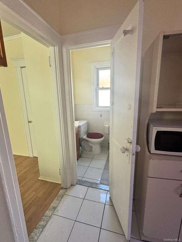 8811 185th Street, Hollis, NY 11423