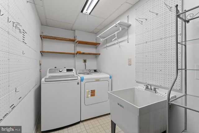 8060 MORNING MEADOW CT, Alexandria, VA 22315