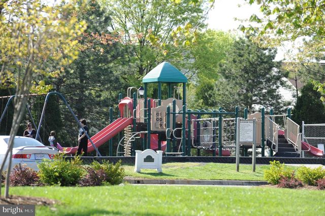 8060 MORNING MEADOW CT, Alexandria, VA 22315