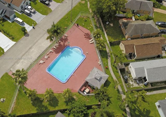 942 SW 8th Pl, Florida City, FL 33034