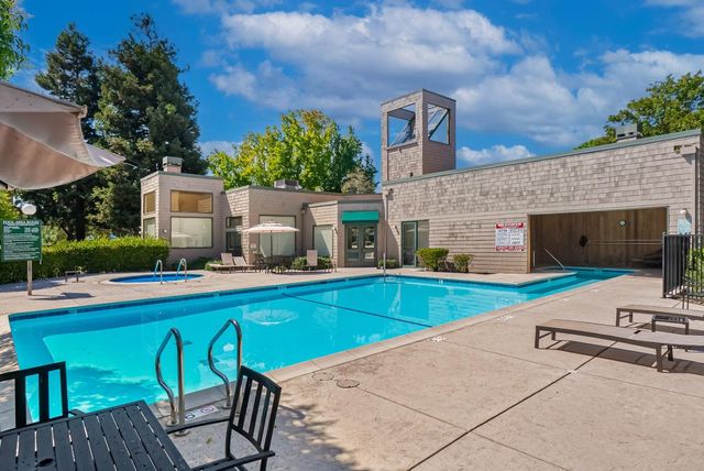 98 Pelican Lane, Redwood City, CA 94065