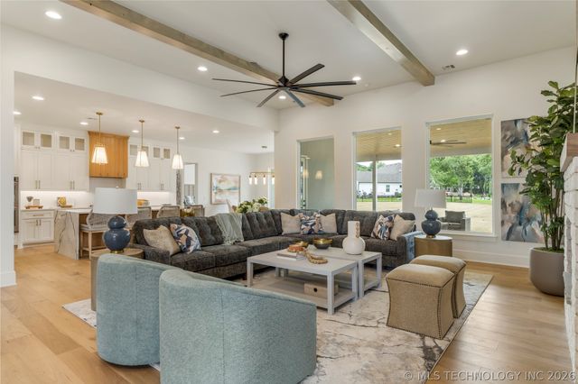 17776 E Falcon Pass, Owasso, OK 74055