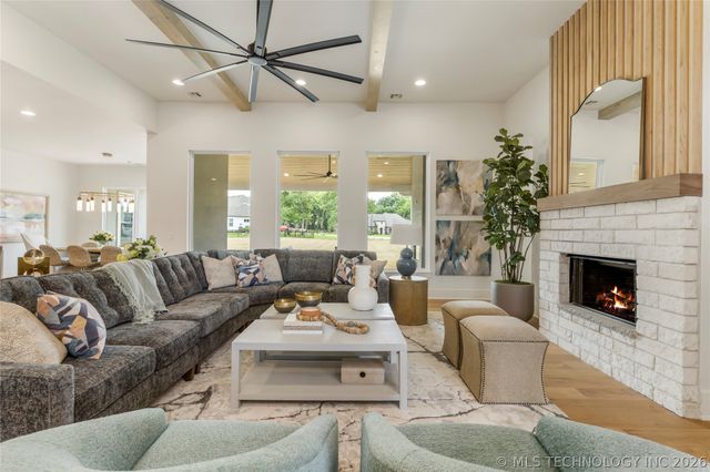 17776 E Falcon Pass, Owasso, OK 74055