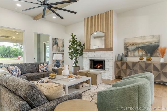 17776 E Falcon Pass, Owasso, OK 74055