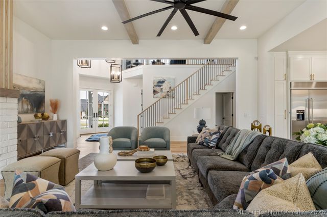 17776 E Falcon Pass, Owasso, OK 74055