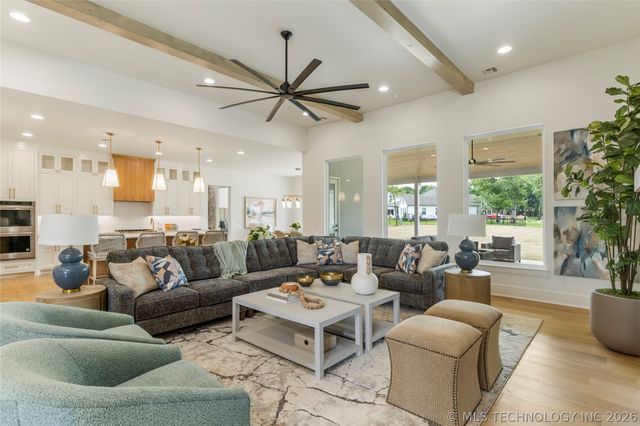 17776 E Falcon Pass, Owasso, OK 74055