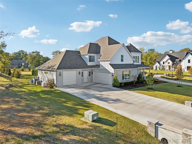 17776 E Falcon Pass, Owasso, OK 74055