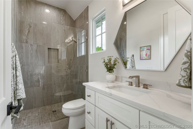 17776 E Falcon Pass, Owasso, OK 74055