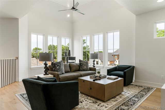 17776 E Falcon Pass, Owasso, OK 74055