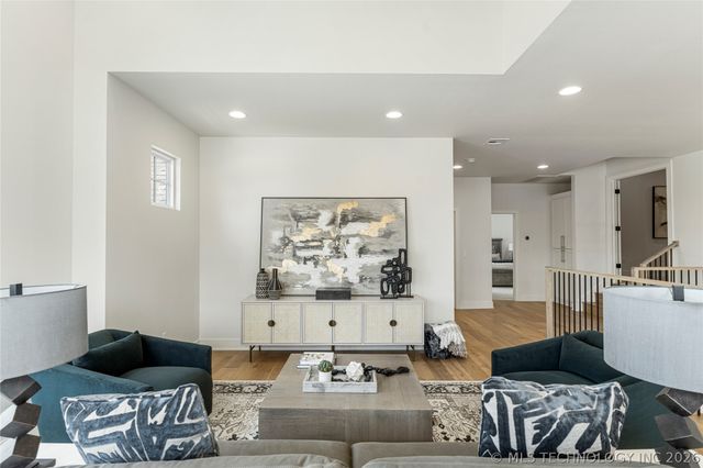 17776 E Falcon Pass, Owasso, OK 74055