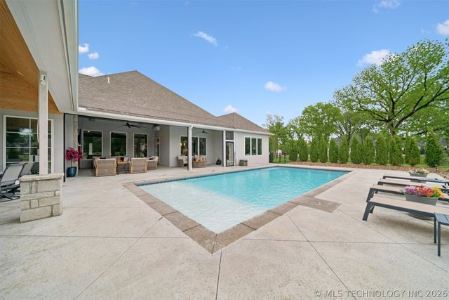 17776 E Falcon Pass, Owasso, OK 74055