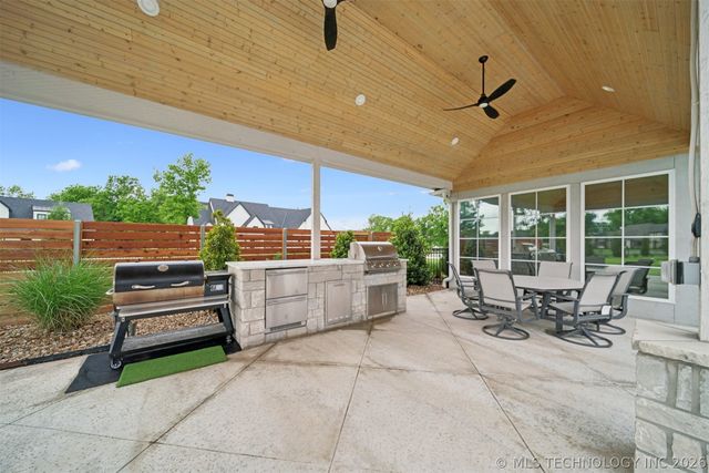 17776 E Falcon Pass, Owasso, OK 74055