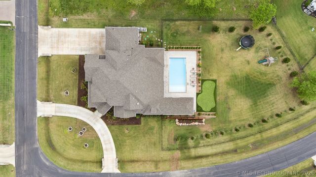17776 E Falcon Pass, Owasso, OK 74055