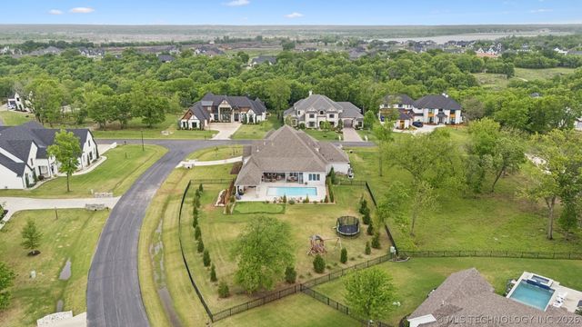 17776 E Falcon Pass, Owasso, OK 74055