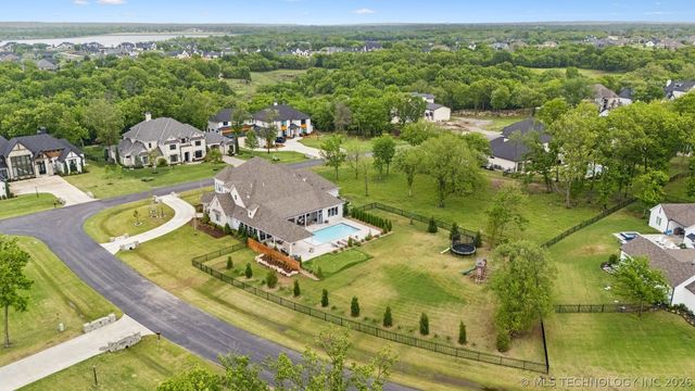 17776 E Falcon Pass, Owasso, OK 74055